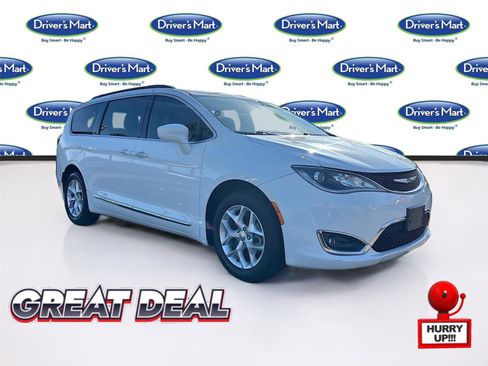 Used 2017 Chrysler Pacifica Touring-L w/ Tire & Wheel Group image 1