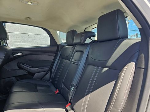 Used 2012 Ford Focus Titanium w/ Luxury Pkg FWD image 16