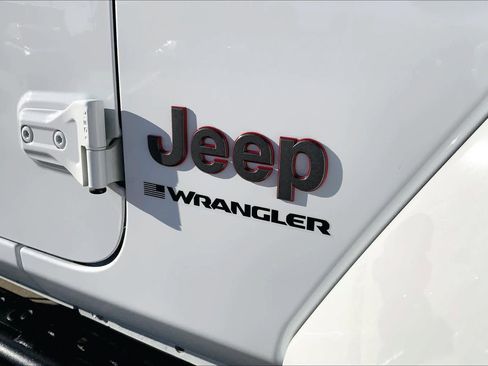 Used 2024 Jeep Wrangler Unlimited Rubicon image 31