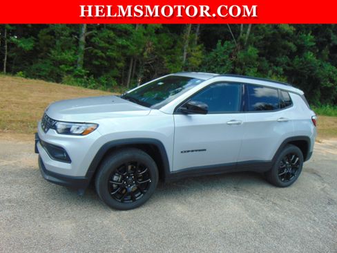 Certified 2025 Jeep Compass Latitude w/ Convenience Group AWD/4WD image 6