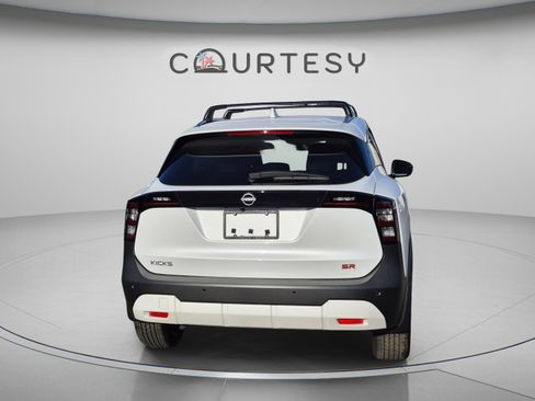 Certified 2025 Nissan Kicks SR FWD image 6