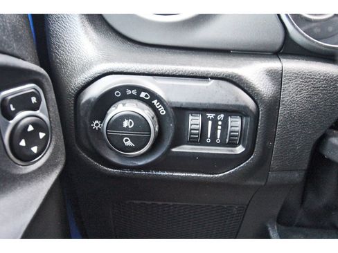 Used 2022 Jeep Gladiator Sport AWD/4WD image 19