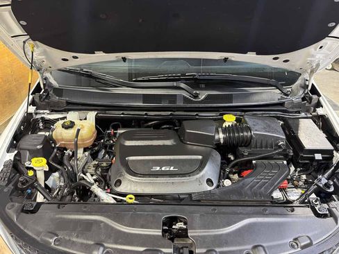 Used 2017 Chrysler Pacifica Touring-L Plus w/ Tire & Wheel Group FWD image 29