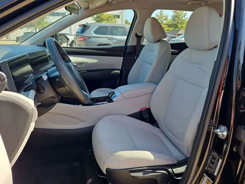 Used 2025 Hyundai Tucson SE FWD image 14