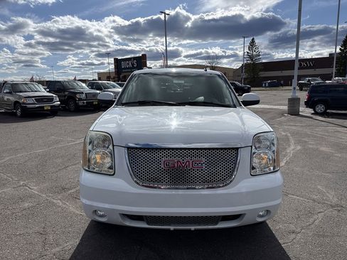 Used 2007 GMC Yukon Denali AWD/4WD image 3