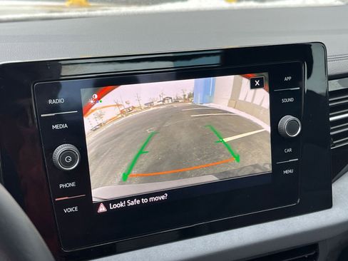 Used 2025 Volkswagen Jetta SE image 17