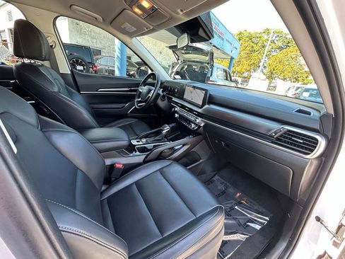 Used 2024 Kia Telluride S image 32
