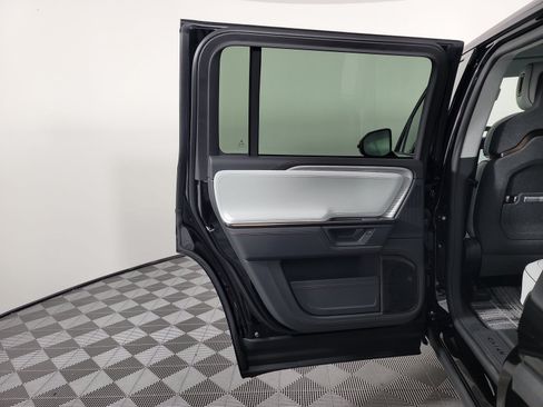 Used 2025 Rivian R1S Premium AWD/4WD image 17