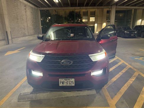 Used 2021 Ford Explorer XLT w/ Equipment Group 202A RWD image 2