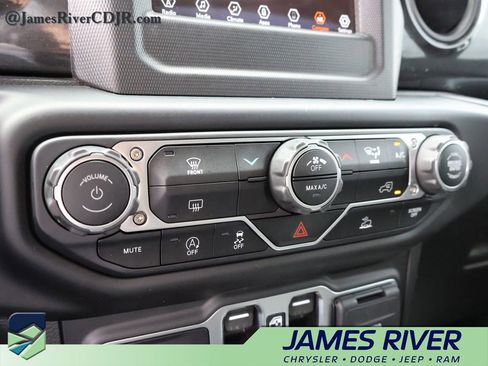 Used 2022 Jeep Wrangler Unlimited Sport image 35