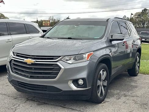 Used 2020 Chevrolet Traverse LT w/ LT Premium Package FWD image 4