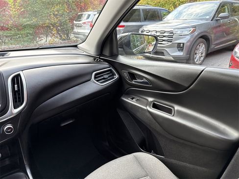 Used 2018 Chevrolet Equinox LT image 12