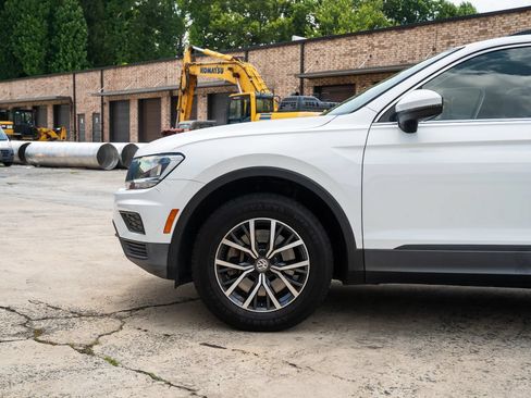 Used 2019 Volkswagen Tiguan SE FWD image 3