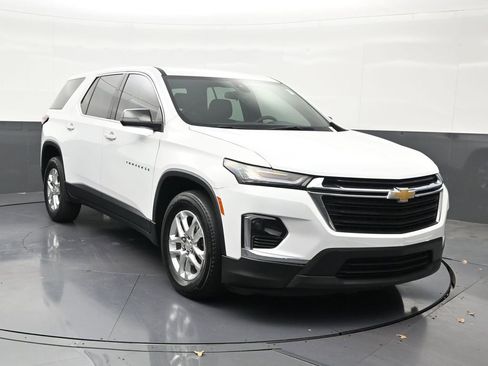 Used 2023 Chevrolet Traverse LS image 8
