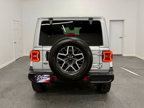 Used 2024 Jeep Wrangler Sahara w/ Technology Group image 10