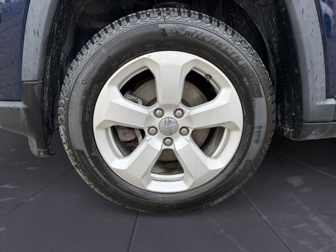 Used 2018 Jeep Compass Latitude w/ Cold Weather Group image 10