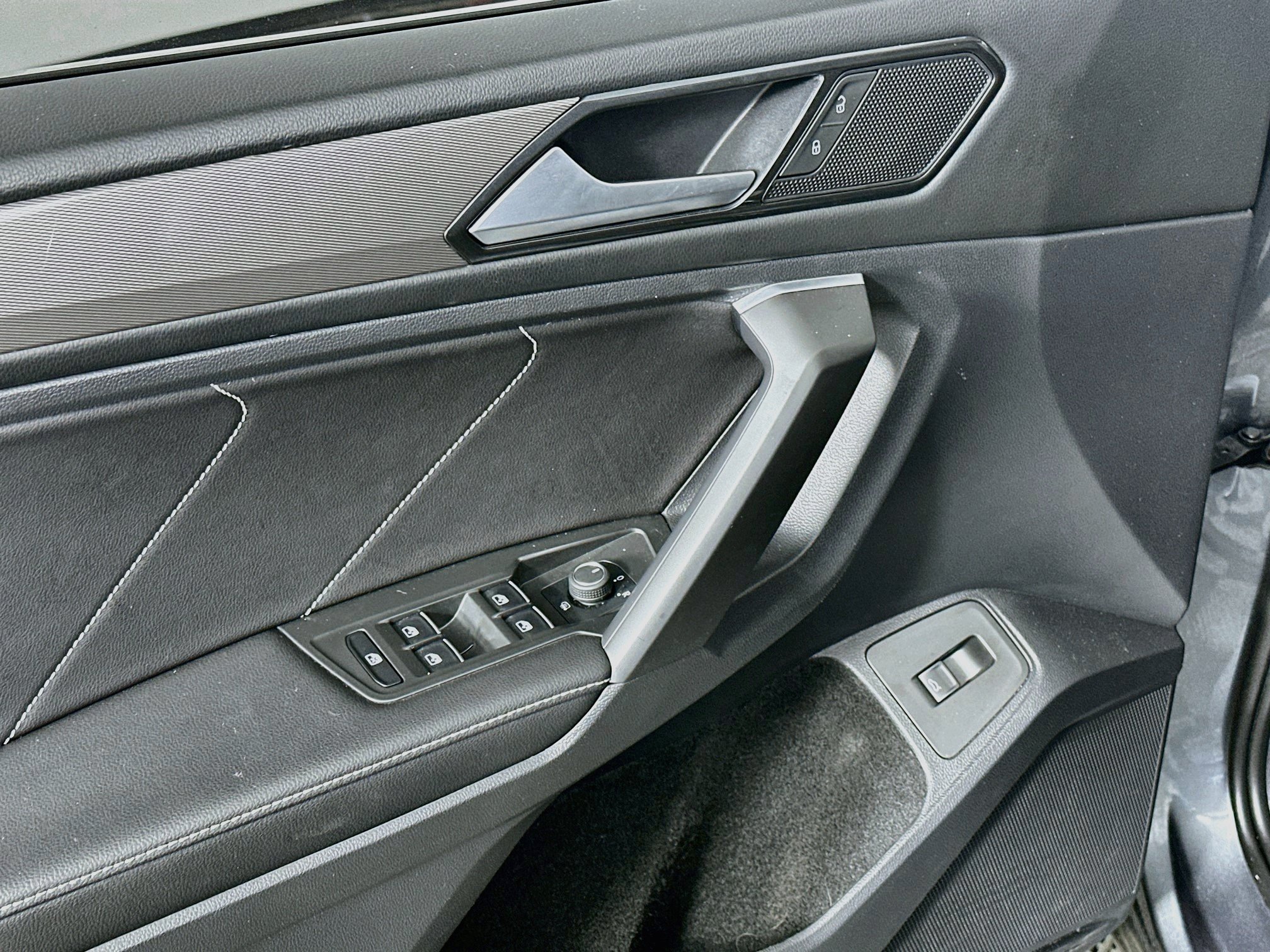 Used 2023 Volkswagen Tiguan SE FWD image 15