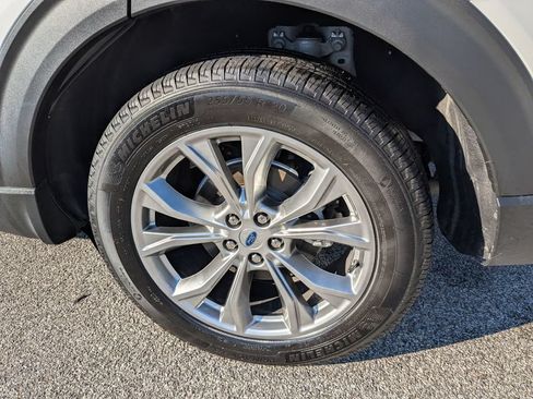 Used 2022 Ford Explorer XLT w/ Equipment Group 202A AWD/4WD image 16
