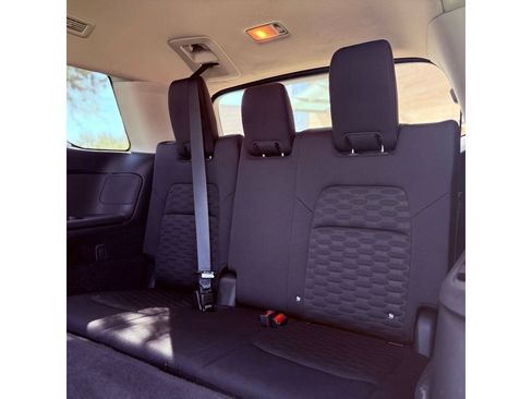 Used 2025 Nissan Pathfinder SV FWD image 30