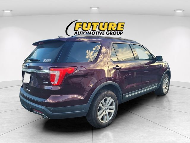 Used 2018 Ford Explorer XLT AWD/4WD image 3