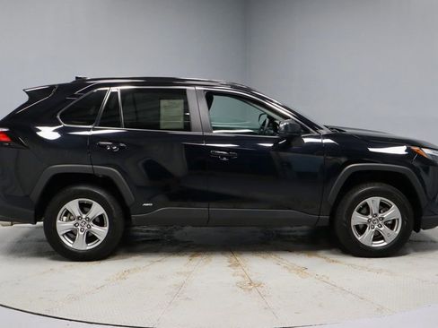Used 2024 Toyota RAV4 LE AWD/4WD image 5