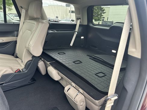 Used 2024 Ford Expedition Limited AWD/4WD image 17