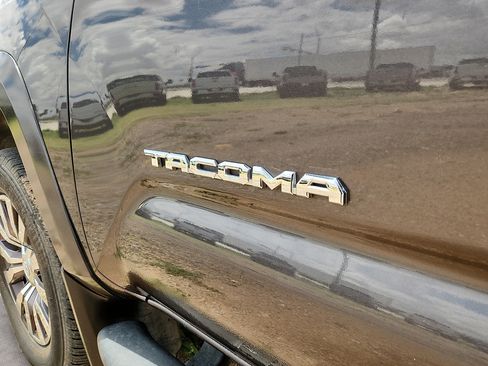 Used 2023 Toyota Tacoma Limited AWD/4WD image 24