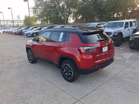 Used 2025 Jeep Compass Trailhawk AWD/4WD image 8