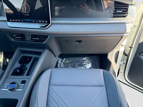 New 2026 Volkswagen Tiguan SE R-Line FWD image 18