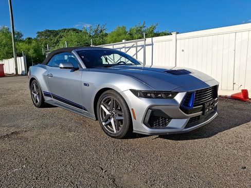 Used 2025 Ford Mustang GT Premium RWD image 3