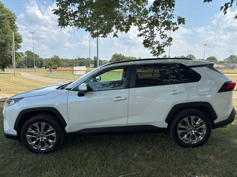 Used 2021 Toyota RAV4 XLE Premium FWD image 2