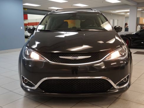 Used 2019 Chrysler Pacifica Touring-L FWD image 15