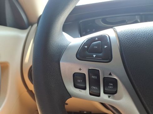 Used 2018 Ford Taurus SE image 12