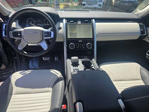 Used 2025 Land Rover Discovery Metropolitan Edition AWD/4WD image 21