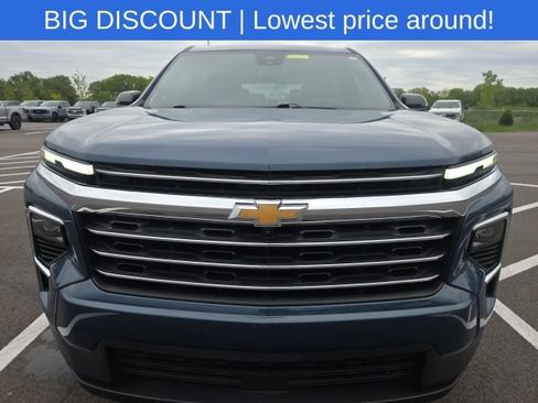 Used 2024 Chevrolet Traverse LT w/ LPO, Floor Liner Package FWD image 3