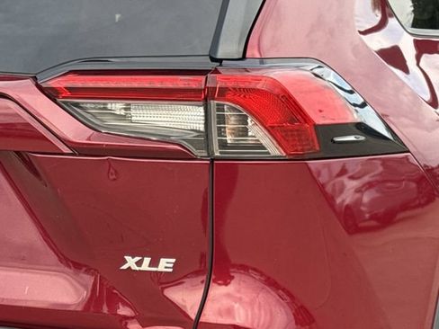 Used 2020 Toyota RAV4 XLE Premium FWD image 8