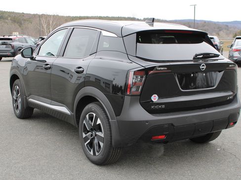 New 2026 Nissan Kicks SV w/ SV Premium Package image 4