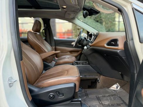 Used 2017 Chrysler Pacifica Limited w/ Advanced Safetytec Group image 35