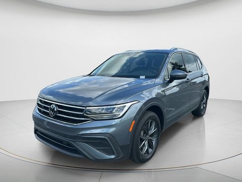 Used 2023 Volkswagen Tiguan SE w/ Panoramic Sunroof Package image 1