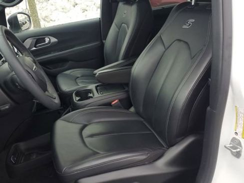 Used 2023 Chrysler Pacifica Touring-L w/ S Appearance Package image 20