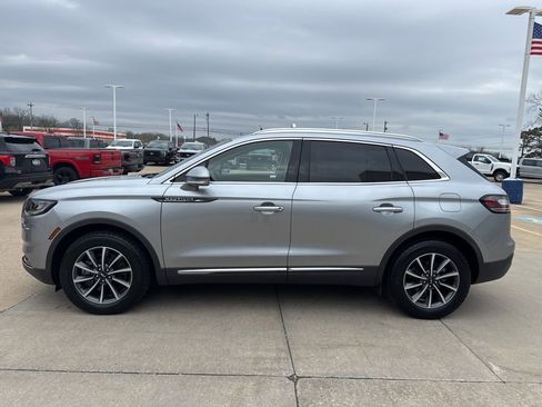 Used 2022 Lincoln Nautilus FWD image 3