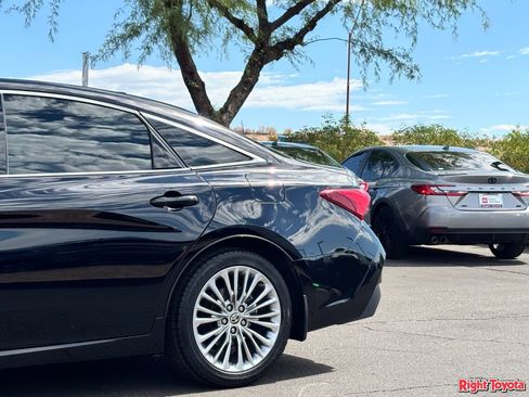 Used 2021 Toyota Avalon Limited FWD image 10