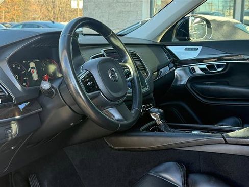 Used 2017 Volvo XC90 T6 Momentum w/ Vision Package image 12
