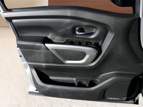 Used 2017 Nissan Titan PRO-4X image 14