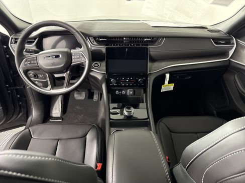 New 2025 Jeep Grand Cherokee Limited w/ Luxury Tech Group II image 15