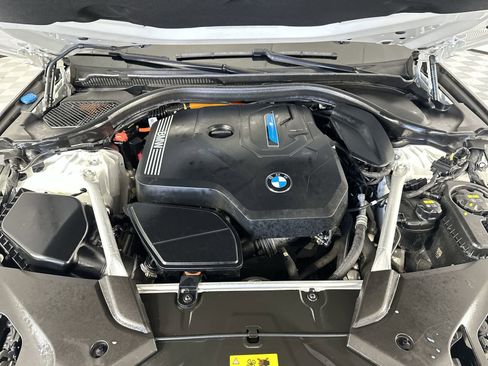 Used 2022 BMW 530e w/ Premium Package RWD image 28