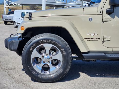 Used 2017 Jeep Wrangler Unlimited Sahara w/ Connectivity Group image 8