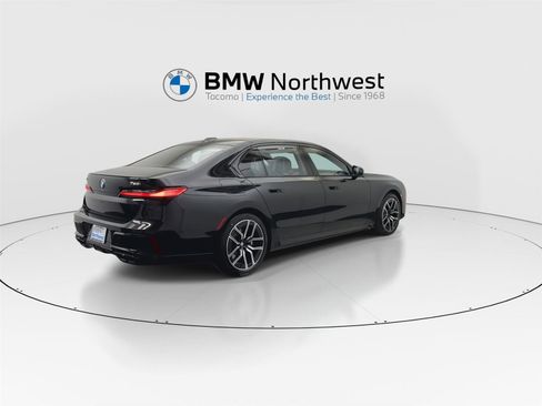 Used 2026 BMW 760i xDrive w/ Executive Package AWD/4WD image 3