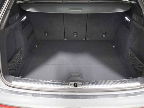 Used 2023 Audi SQ5 Premium Plus w/ Premium Plus Package image 39