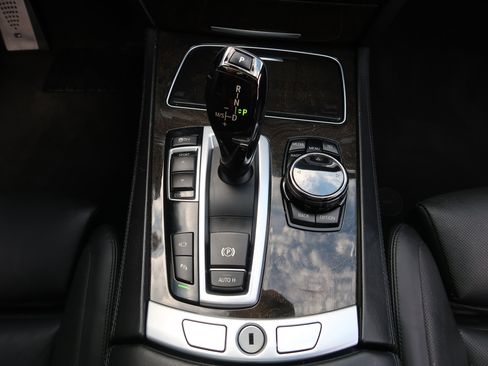 Used 2015 BMW 750Li image 24